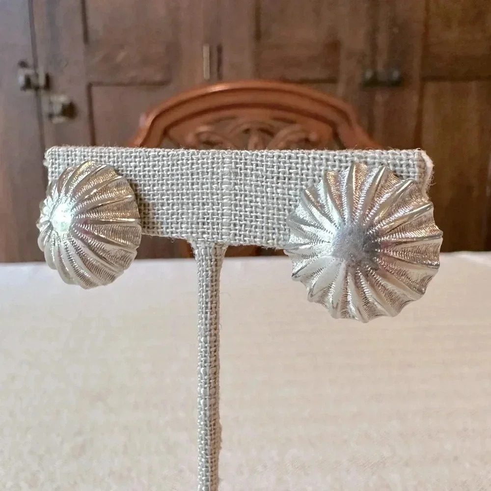 Vintage Mid Century Button Style Clip On Earrings in Silver Tone Domed Etching - Picture 3 of 8